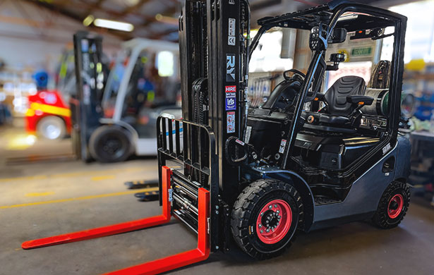 Fork Truck Specialist team service & repairs of forklift